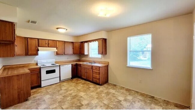 Building Photo - 109 Reno St