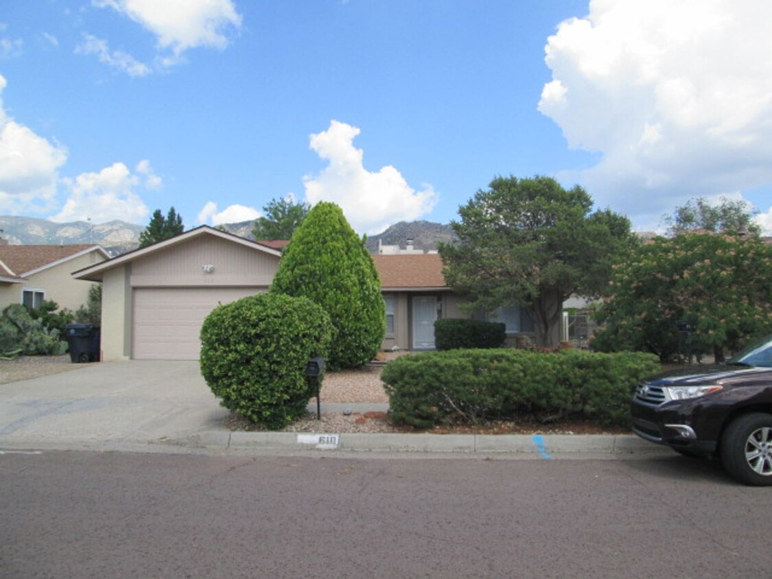 Primary Photo - Four Beds in the Foothills