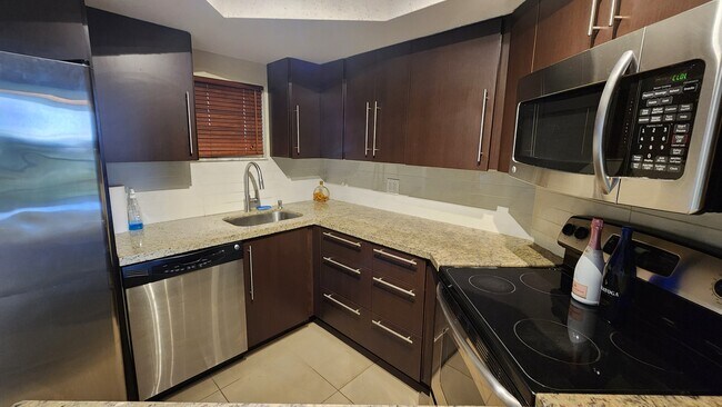 Building Photo - 8205 Lake Dr