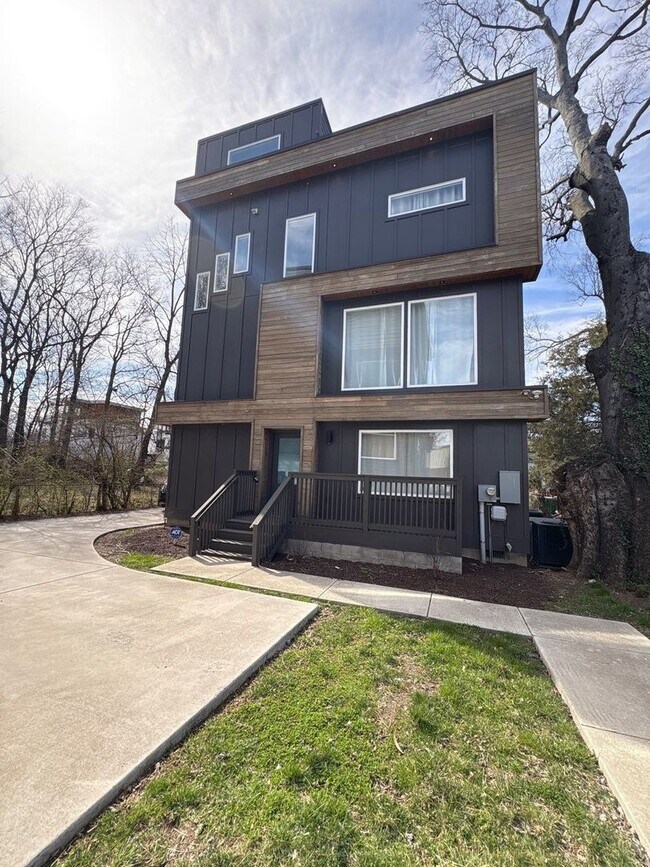 Foto del edificio - Fully Furnished 5 Bed, 3.5 Bath Located In East Nashville's McFerrin Park Neighborhood w/ Flexibl...