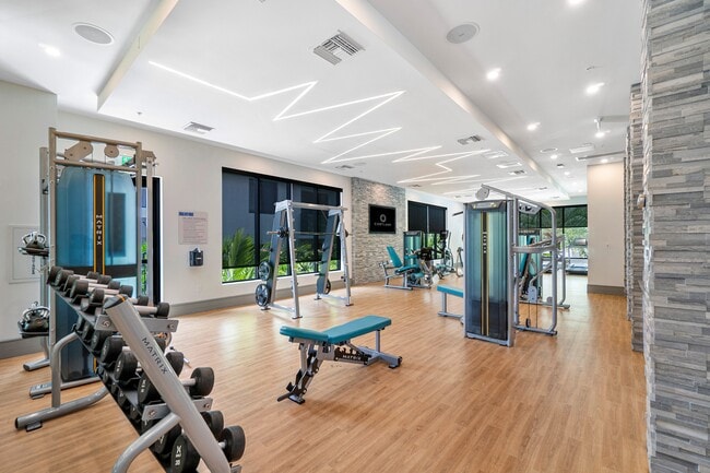 Foto del edificio - Cortland Deerfield Station