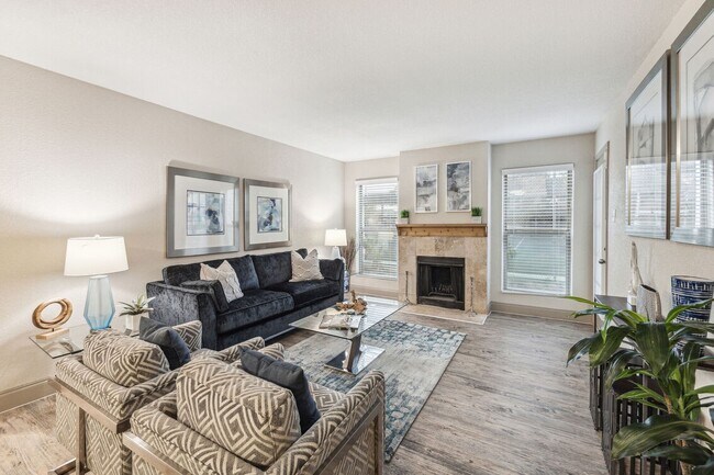 Foto del edificio - 10751 Meadowglen Ln