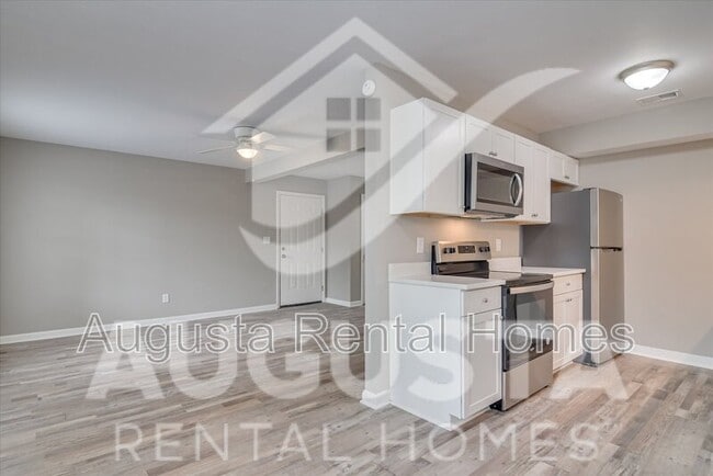 Building Photo - 168 Conifer Dr