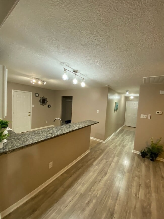 Building Photo - 8825 E Buffalo Cir