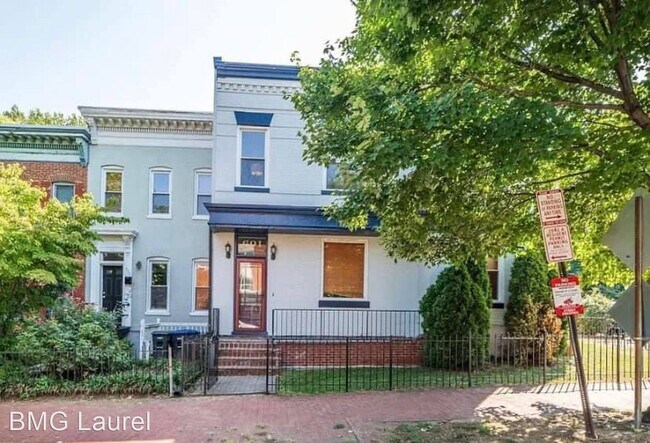 Building Photo - 2 br, 3.5 bath House - 601 10th St NE