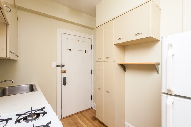 Foto del edificio - 2328 N Lincoln Park W