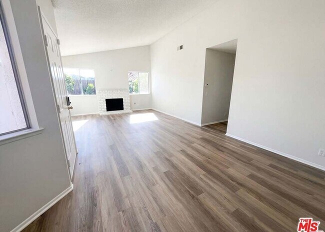 Foto del edificio - 6406 Regatta Ct