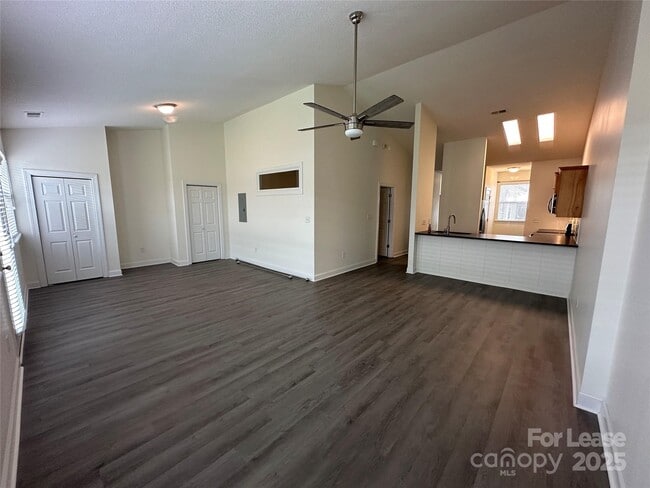 Building Photo - 6277 Alyssum Pl