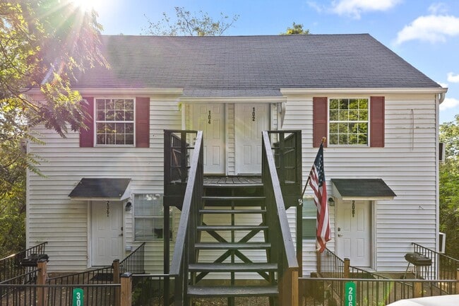 Photo - Laurel Lane Apartment