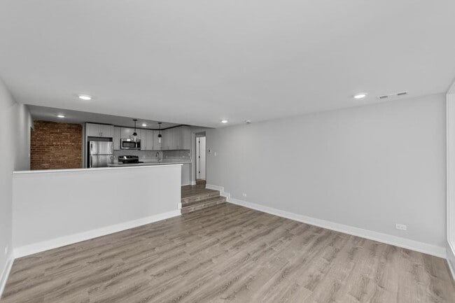 Building Photo - 0 bedroom in Chicago IL 60610