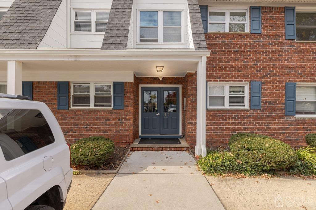 Foto principal - 24 Woodedge Ave