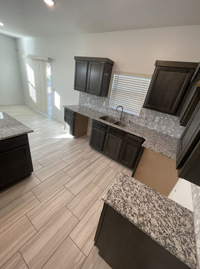 Building Photo - 11493 Summer Dr