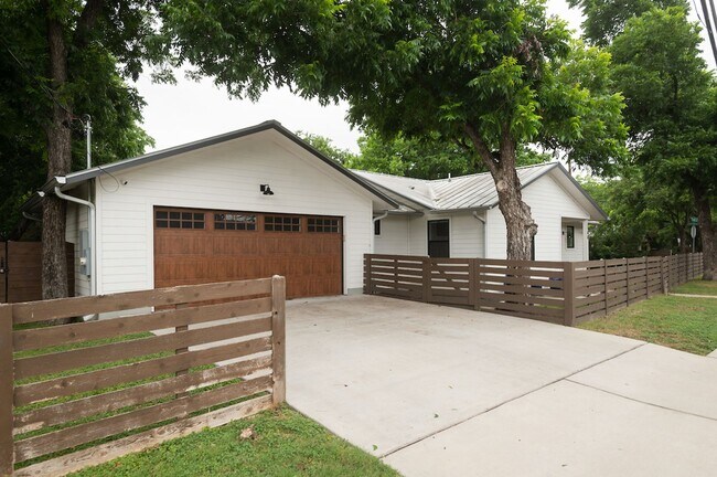 Building Photo - Amazing Bouldin Creek Remodeled Bungalow!
