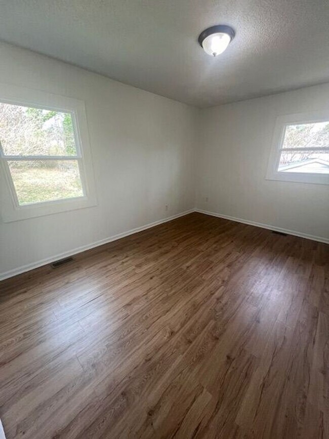 Foto del edificio - Remodeled 4 Bed 2 Bath
