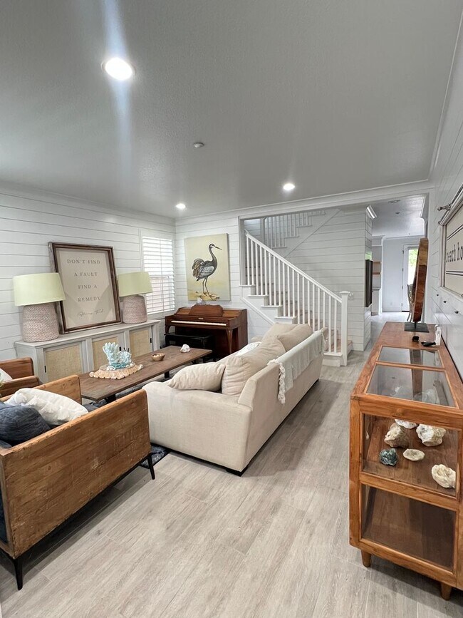 Foto del edificio - Beautifully Furnished Home in Huntington Beach