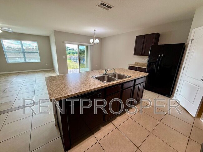 Foto del edificio - 4222 Roberta Dr