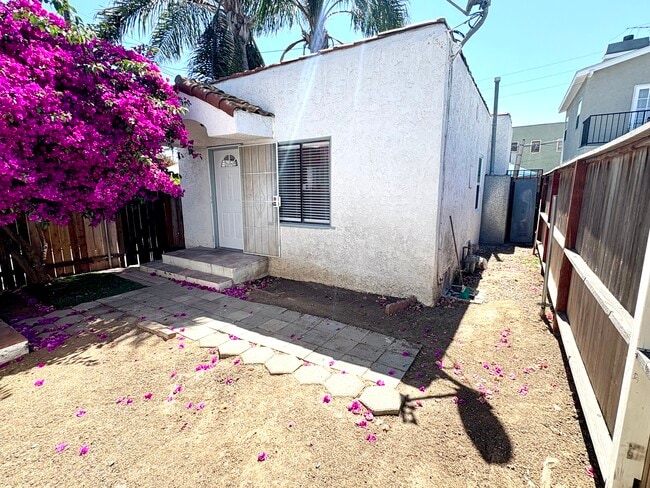 Building Photo - 257 Loma Ave
