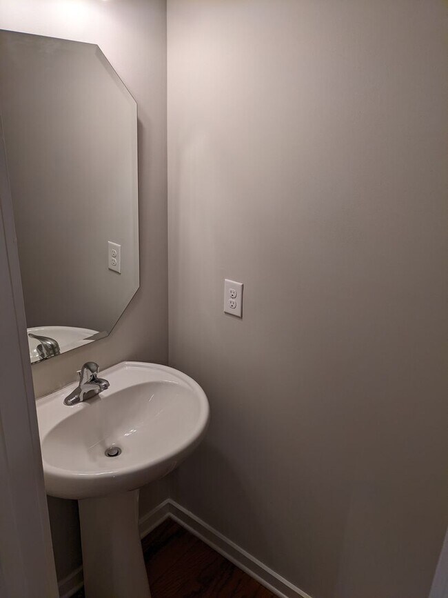 Foto del edificio - 3- Bedroom Townhome in Prosperity Place