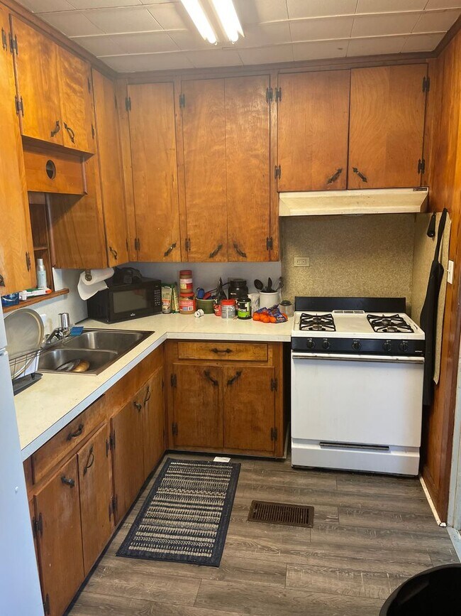 Foto del edificio - 3/2 House directly across from Lambright C...