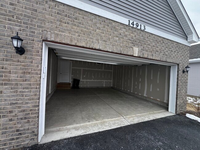 Foto del edificio - 14913 Dyer Ln