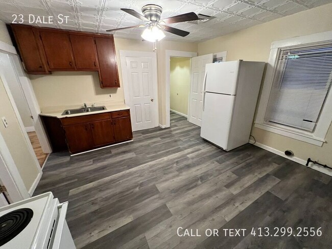 Building Photo - 23 Dale St