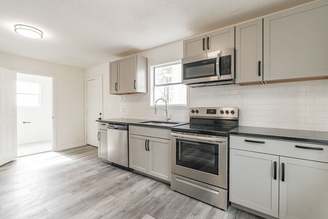 Building Photo - 724 Sylvan