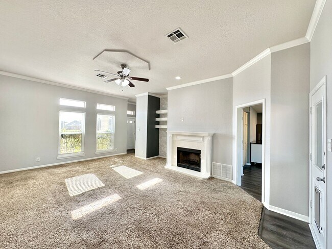 Foto del edificio - Price Drop!  Viewable NOW  Pets Accepted!