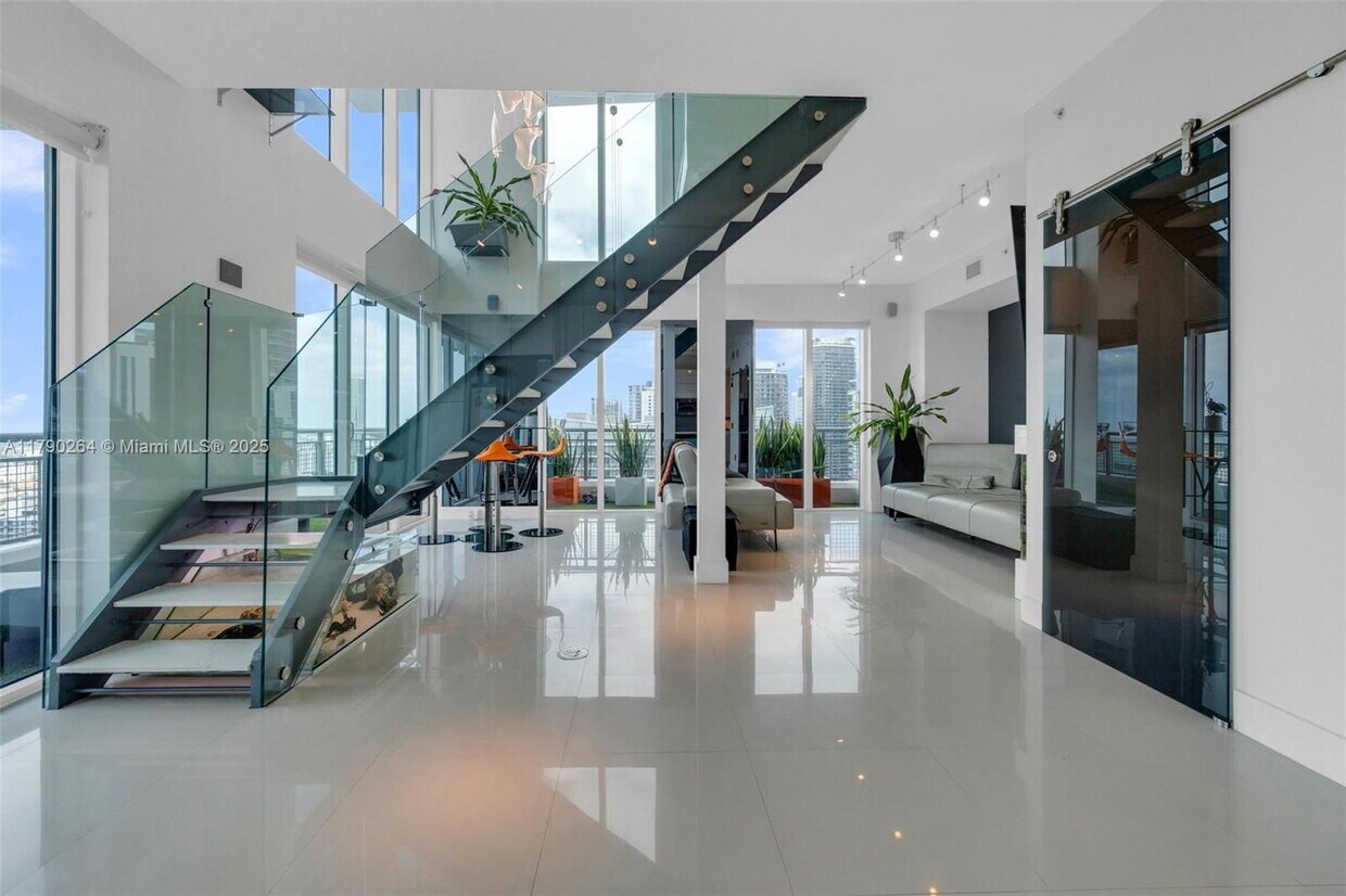Foto principal - 60 SW 13th St
