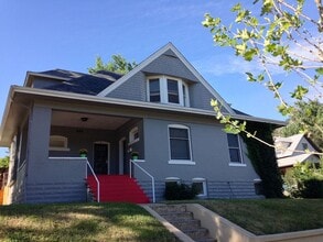 Building Photo - 648 University Ave