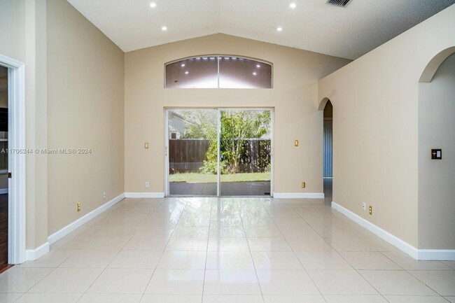 Foto del edificio - 1550 SW 193rd Terrace