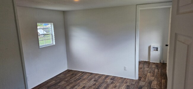 Foto del edificio - 4034 Joy Rd