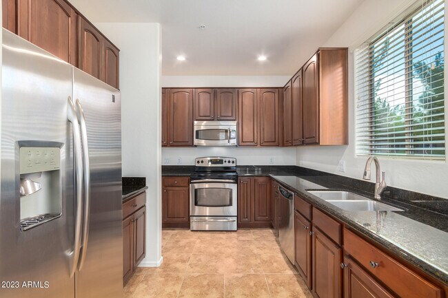 Foto del edificio - 15240 N 142nd Ave