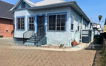 Building Photo - 155 W 43rd St