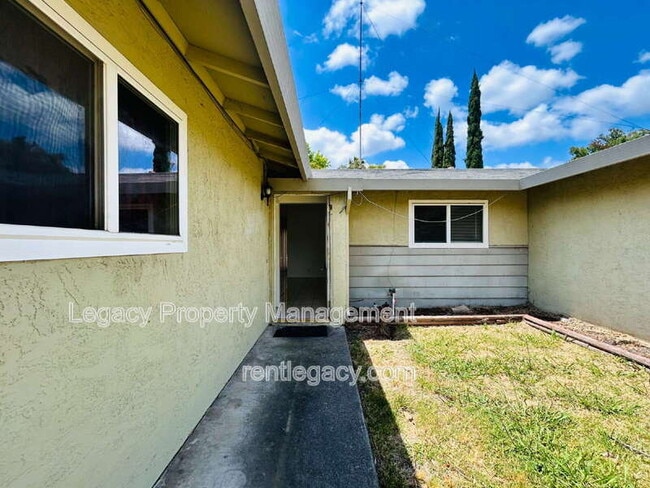 Building Photo - 3609 Huntsman Dr