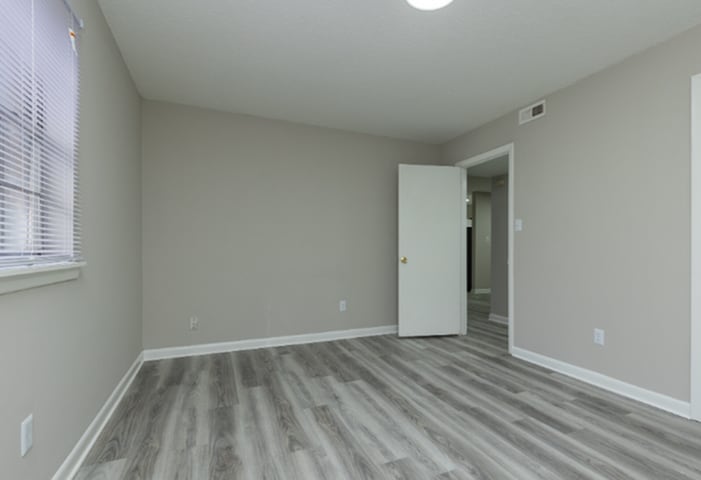 Building Photo - 180 S Pine Lake Dr