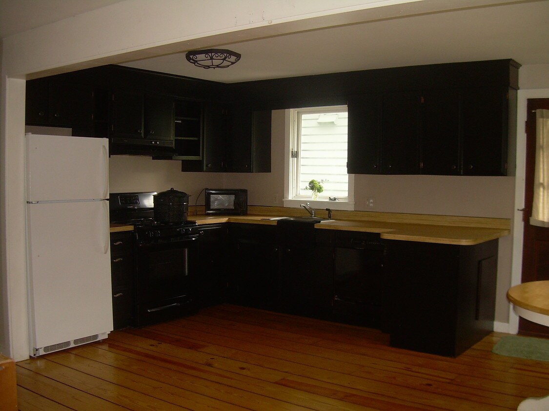 Primary Photo - 71 New Rd
