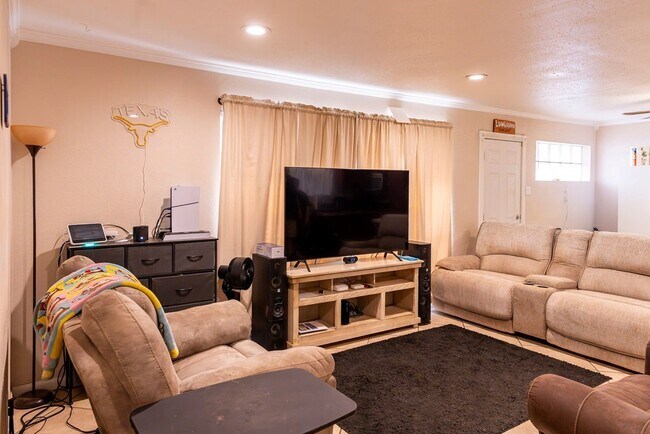 Foto del edificio - 2309 Nabors Ln