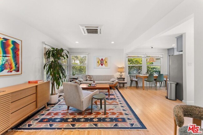 Foto del edificio - 1338 Montecito Cir