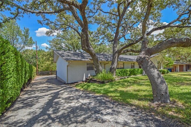 Building Photo - 5003 Westview Dr