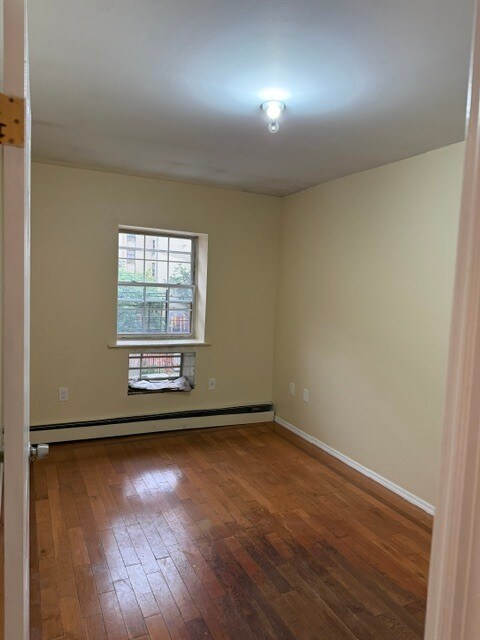 Foto del edificio - 410 E 183rd St