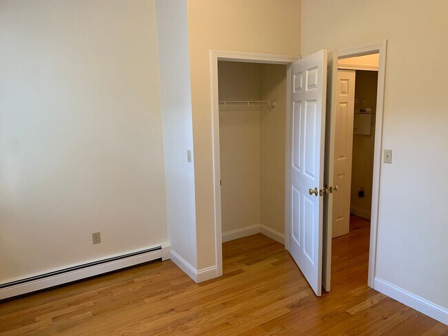 Foto del edificio - Great 1 Bed Home in East Cambridge + AC