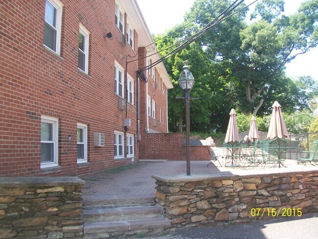 Foto del edificio - 137 Howe Ave