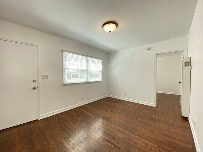 Foto del edificio - 740 Washington Blvd