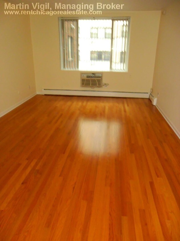 Primary Photo - 5820 N Kenmore Ave