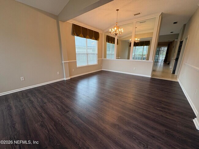 Foto del edificio - 10999 Campus Heights Ln