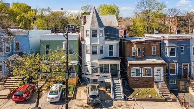Primary Photo - 129 Highland Ave