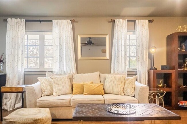 Foto del edificio - 301 NW F St