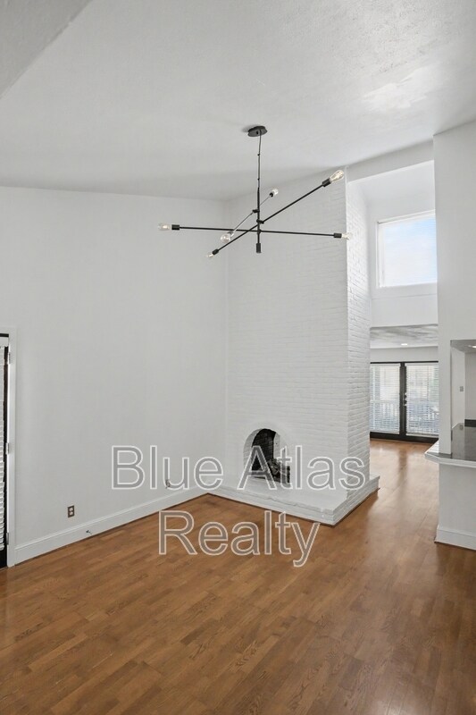 Foto del edificio - 5938 Sandhurst Ln