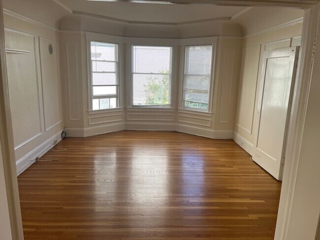 Building Photo - Large one bedroom apartment in great locat...