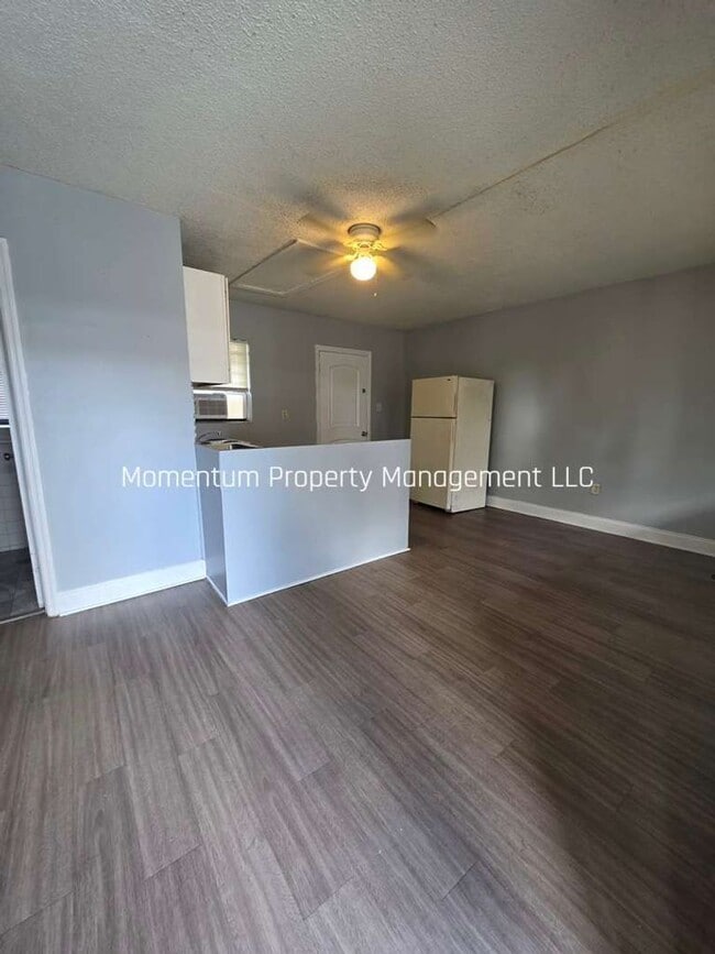 Building Photo - 2206 Lucerne Park Rd